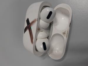 CS1206/2025 WHITE EARPODS 
